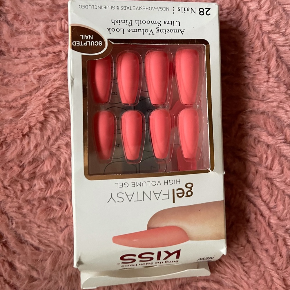 Pink press on nails by kiss